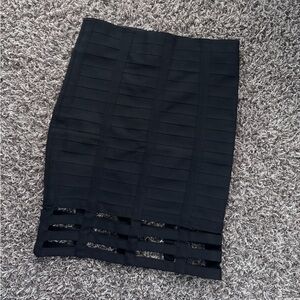 BLACK MIDI SKIRT